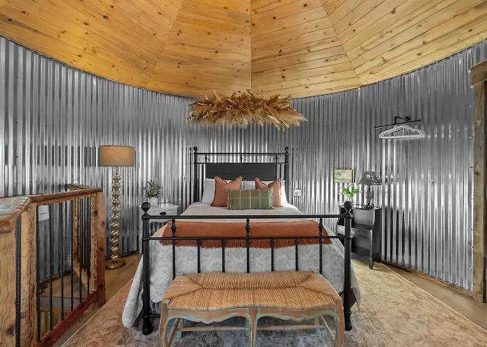 Southwest Silo Stay- 1 Bedroom Near Zion & Bryce Holiday home