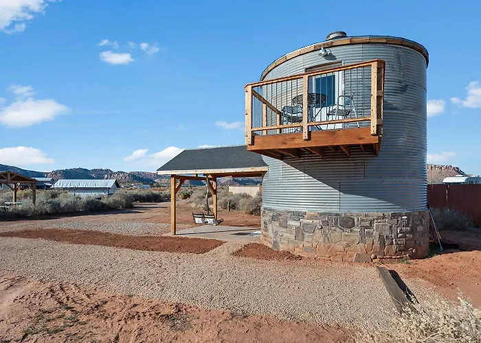 Southwest Silo Stay- 1 Bedroom Near Zion & Bryce Cane Beds
