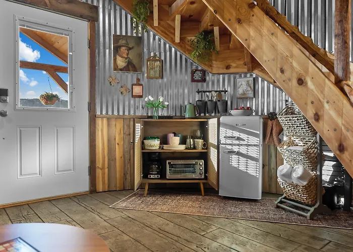 Southwest Silo Stay- 1 Bedroom Near Zion & Bryce Holiday home