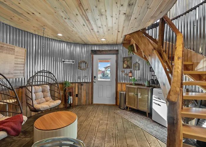Southwest Silo Stay- 1 Bedroom Near Zion & Bryce Holiday home