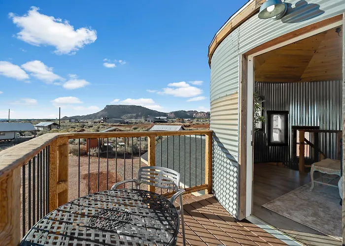 Southwest Silo Stay- 1 Bedroom Near Zion & Bryce Holiday home Cane Beds