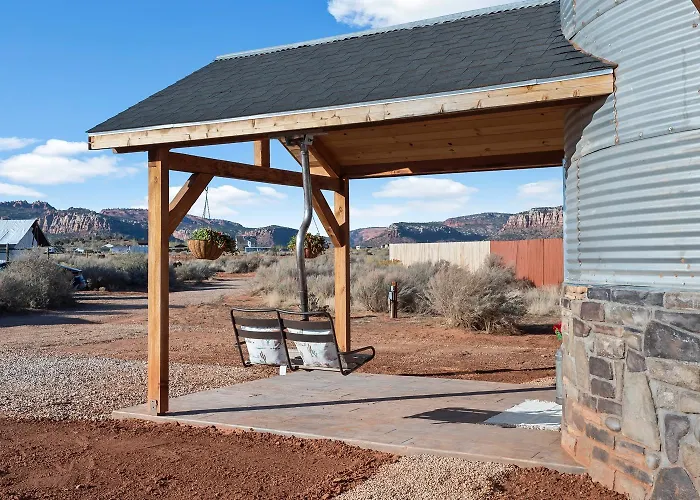 Southwest Silo Stay- 1 Bedroom Near Zion & Bryce Holiday home