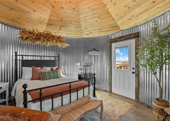 Southwest Silo Stay- 1 Bedroom Near Zion & Bryce Holiday home *